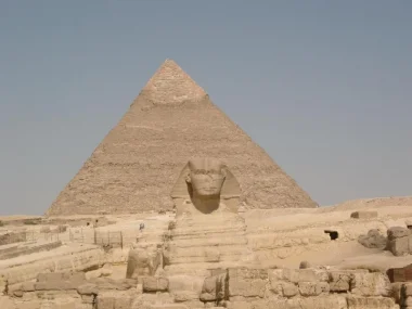 داعية مصري يطالب بتدمير الأهرامات
