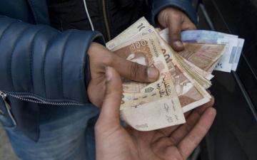 رغم الأزمة وغلاء الأسعار ... تزايد التداول بـ"الكاش" وبنك المغرب يوضح
