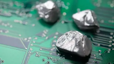 ليست الصين ولا روسيا.. دولة أفريقية تقتحم سباق المعادن النادرة باكتشاف واعد