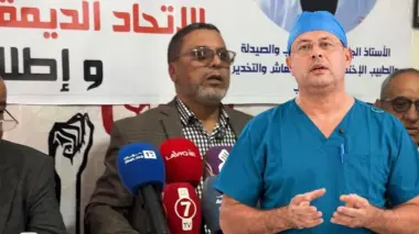 نقابيون ينتفضون تضامناً مع البروفيسور شرقاب ويطالبون بإطلاق سراحه ومحاكمته محاكمة عادلة
