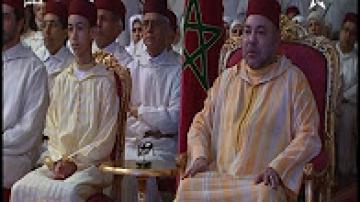 الملك محمد السادس يستمع لعرض يتعلق باعادة استعمال المدارس و الماثر المرممة بفاس