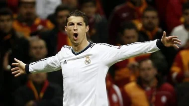 "التعاليم الإسلامية" تجرد قميص مدريد من شعار شركة المراهنات في تركيا!