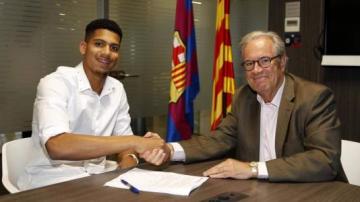برشلونة يضم المدافع أراوخو ويحصنه بشرط جزائي كبير!