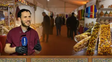 من قلب معرض الصناعة التقليدية بوزان.. تعرف على أسرار وتفاصيل صناعة الحلويات المغربية