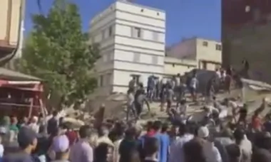 فيديوهات من فاجعة سباتة ..  سقوط عمارة على رؤوس العشرات داخل مقهى