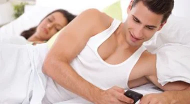 إشارات تدل على ابتعاد شريكك عنك