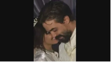شاهد اسامة بسطاوي يرقص مع زوجته ونظرات رومانسية متبادلة بينهما