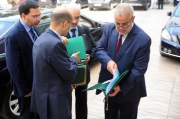 إهداء إلى الحكومة : المغرب يحتل الصدارة عربيا وإفريقيا ....من حيث "الكريدي"