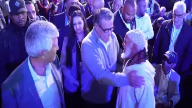 على أنغام الركادة.. استقبال حار لأخنوش بمحطة مسار إنجازات الأحرار بجهة الشرق