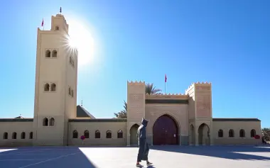 تسليم هبتين ملكيتين لضريح مولاي علي الشريف والزاوية الدرقاوية