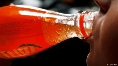 مشروبات الطاقة .. خطر على صحة الأطفال