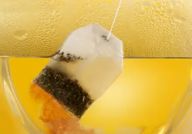 دراسة حديثة تُحذر : أكياس الشاي تحتوي على جزيئات بلاستيكية تتسبب في تغيرات جينية خطيرة