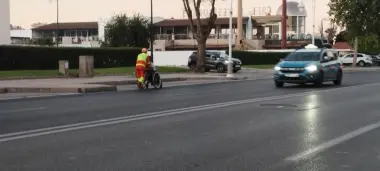 موقف إنساني لعامل الإنعاش الوطني مع سيدة في وضعية إعاقة يخلق الحدث على مواقع التواصل