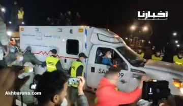 عاجل: إخراج الطفل ريان من البئر ونقله على متن سيارة إسعاف