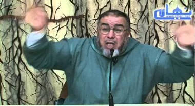الشيخ عبد الله نهاري زوجتي تمنعني حقي في الفراش فاخرج للزنى ما حكم الشرع في ذلك ؟