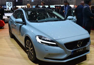 فولفو V40 المجددة تظهر في جنيف