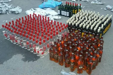 شرطة الحدود توقف شخصا حاول تهريب 400 قنينة خمر وكمية كبيرة من "الميكا"
