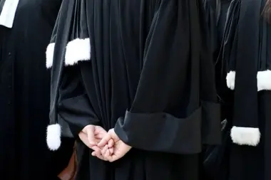 كلام ساقط وألفاظ نابية منحطة في تدوينات تبادلها محامون والنقيب يدخل على الخط