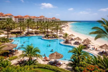 توتر الشرق الأوسط يضغط على سياحة اليونان وقبرص قبل الإجازات