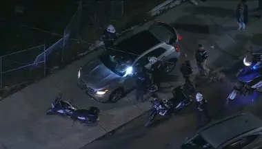 سيارة تقتحم حشداً من المحتفلين بفوز إيغلز في فيلادلفيا وتُصيب 8 أشخاص