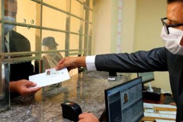 تسليم أول بطاقة وطنية للتعريف إلكترونية بمدينة فاس