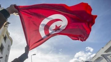 بسبب "عنصرية" قيس سعيد.. الاتحاد الأفريقي "يعاقب" تونس