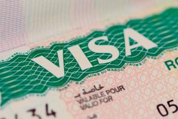 حملة مغربية تطالب بفرض "الفيزا" على الفرنسيين