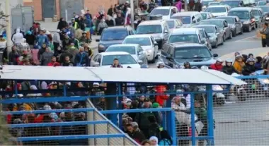 مع اقتراب عيد الأضحى.. الاكتظاظ يخنق معبر "تراخال" بسبتة المحتلة وفترات الانتظار تتجاوز 5 ساعات