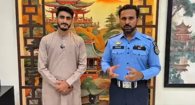 سيارة ذاتية القيادة من ابتكار طالب تصطدم بمركبة شرطة في باكستان.. ورد فعل غير متوقع من الأمن