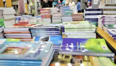 جريمة حقيقية في حق الأسر المغربية.. تحويل المقررات إلى كراسات للإجابة يضخ الملايير في جيوب لوبي الناشرين