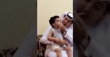 السجن لسعودي أجبر طفلا على تدخين سيجارة