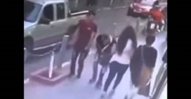 بالفيديو.. شاهد ماذا فعلت فتاة فلسطينية مع شاب تحرش بها