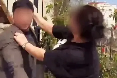 واقعة "صفع قائد تمارة" تعيد نقاش حق تصوير الموظفين العموميين إلى الواجهة