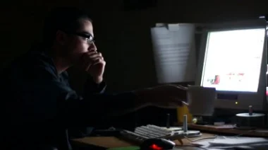 تباطؤ سوق الكمبيوتر لحفاظ المستخدمين على أجهزتهم القديمة