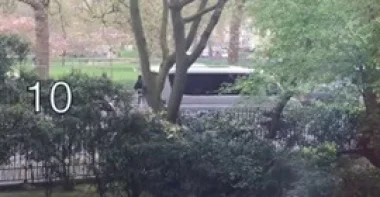 بالفيديو.. انتقادات حادة  لاصطحاب «أوباما» 22 سيارة في موكبه