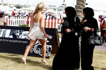 جنس، كحول، قُبل..تهم تلاحق الأجانب في الإمارات