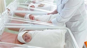 امرأة تخطف رضيعاً من مستشفى بعد تنكرها بزي طبيبة