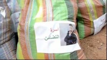 "الستاتي" يرد على منتقدي توزيعه لإعانات للفقراء تحمل صوره: "مريت من الجوع والبرد ودازت عليا"
