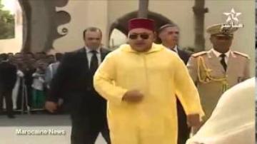 شاهد اللقطة التي أربكت حراس الملك بعد خروجه من المسجد