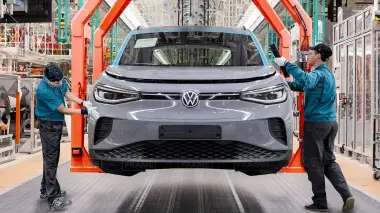 فولكس فاجن تواجه أكبر أزمة وجودية  في تاريخها وتستعد لتسريح المزيد من عمالها