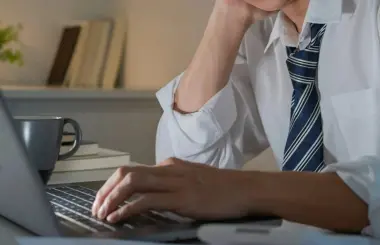 الهندسة تقود سباق الرواتب.. تخصصات جامعية تتجاوز 100 ألف دولار في منتصف المسيرة المهنية