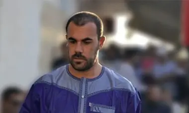 ناصر الزفزافي يغادر أسوار السجن لحضور جنازة والده