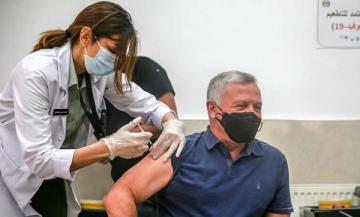 الملك الأردني يتحدث عن الأعراض التي لازمته ليومين بعد تلقيه لقاح كورونا