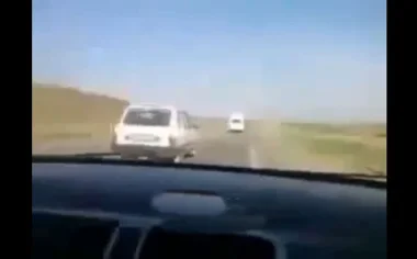 شاهد..شاب يصور لحظة مصرعه وهو يغني
