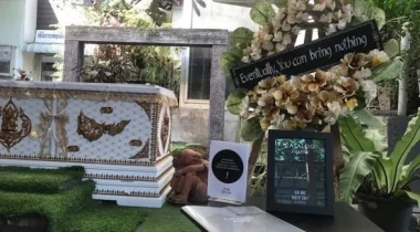 بالفيديو: مقهى يجتذب الزبائن بأجوائه الجنائزية
