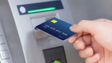 السحيمي يحذر من عمليات نصب احترافية تستهدف الحسابات البنكية