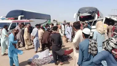 حادث سير مأساوي في باكستان يخلّف 13 قتيلاً و21 مصاباً