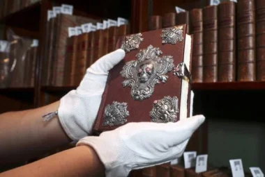 بيع كتاب محفوظ في جلد مغربي مقابل 467 ألف دولار 