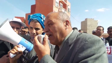 فضيحة بالفيديو +18 : مطايفة خايبة بين قائد ومنتخبين حول مسيرة الرباط والقائد يقول لمنتخب :"كون راجل فاش تكون بوحدك"