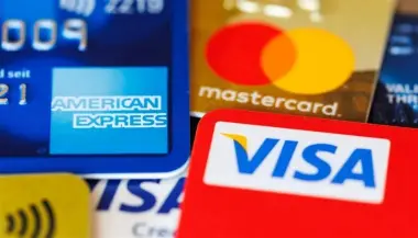 أوروبا تسعى لكسر هيمنة فيزا وماستركارد